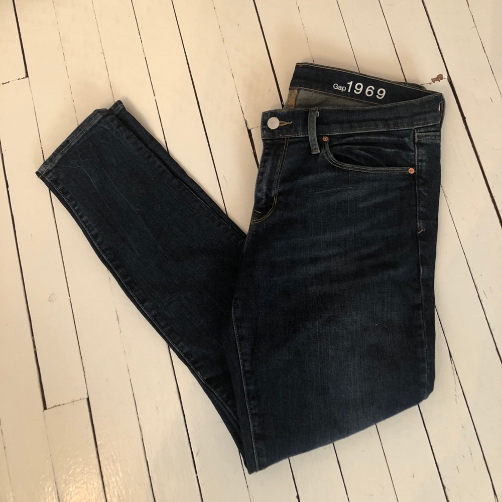 Like new! GAP legging Jean medium wash sz.30